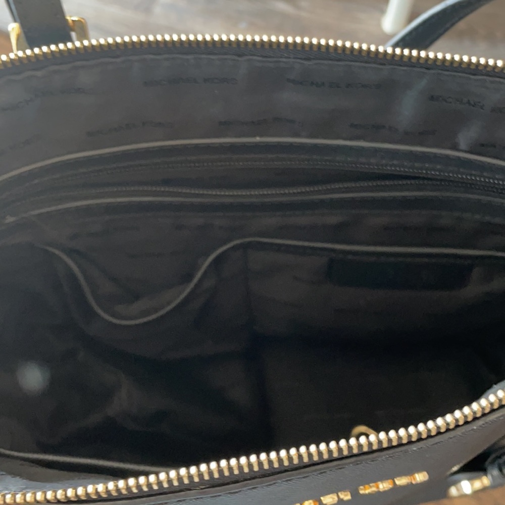 MICHAEL MICHAEL KORS
Large Saffiano Leather Bag - Picture 4 of 11